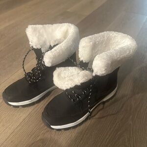 Black Winter Boots with White Fur Lining